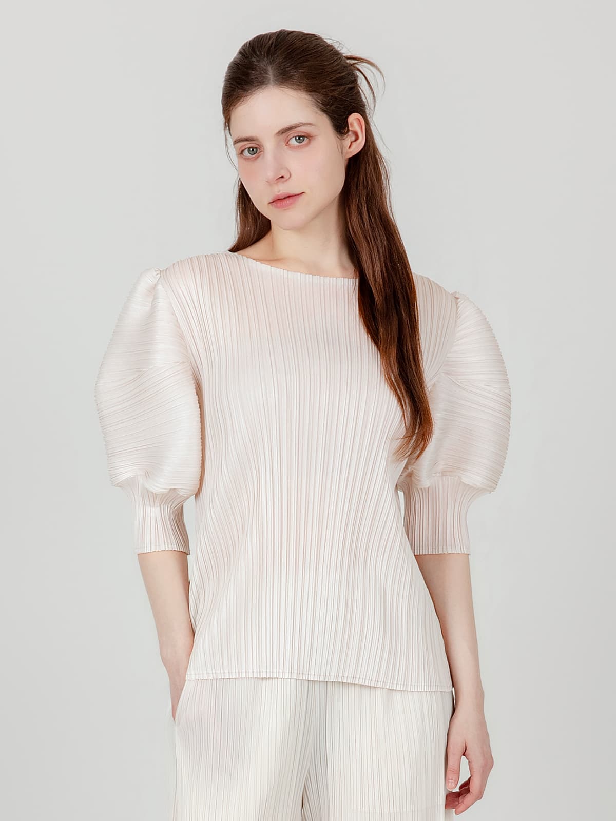 튤립 퍼프 반팔 플리츠 블라우스