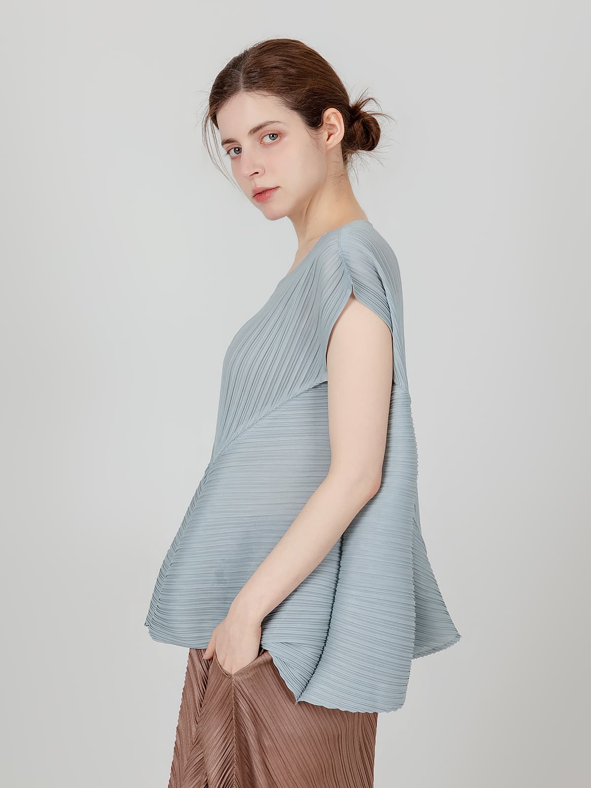 스프링 리프 플리츠 나시 블라우스