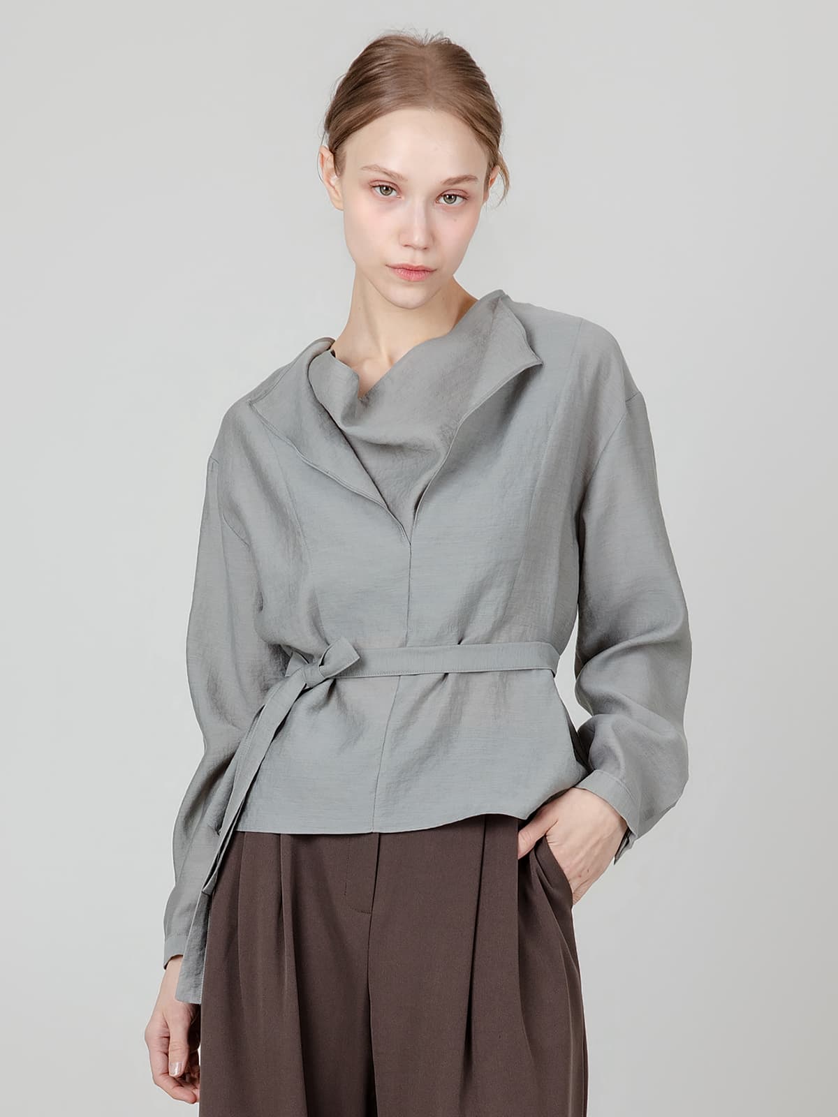 페미닌 실키 벨트 블라우스