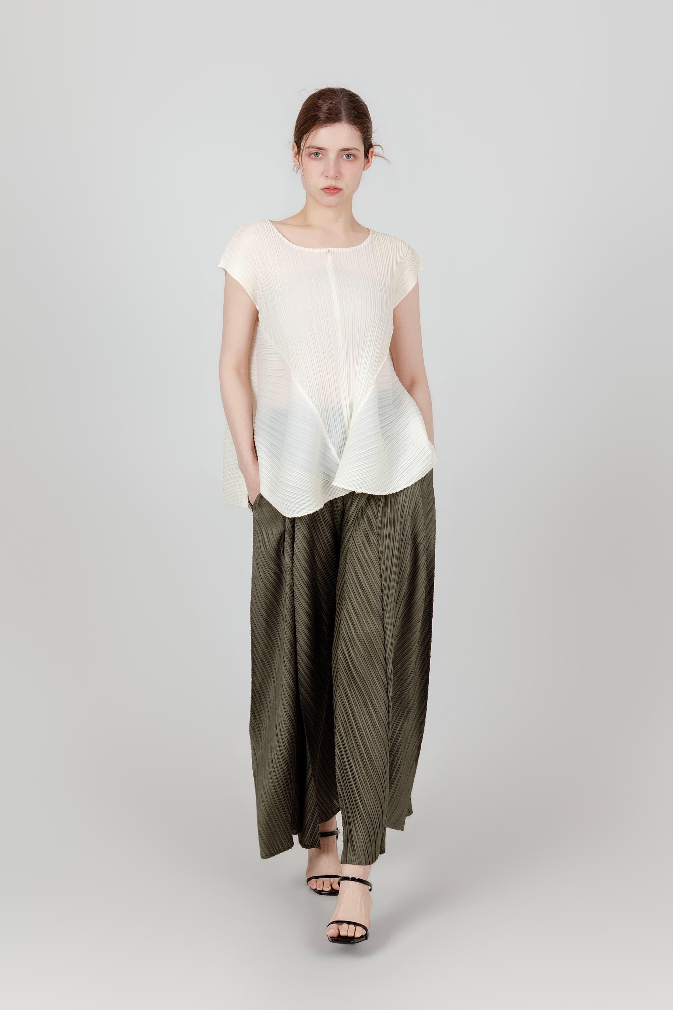 사선 벌룬 플리츠 팬츠