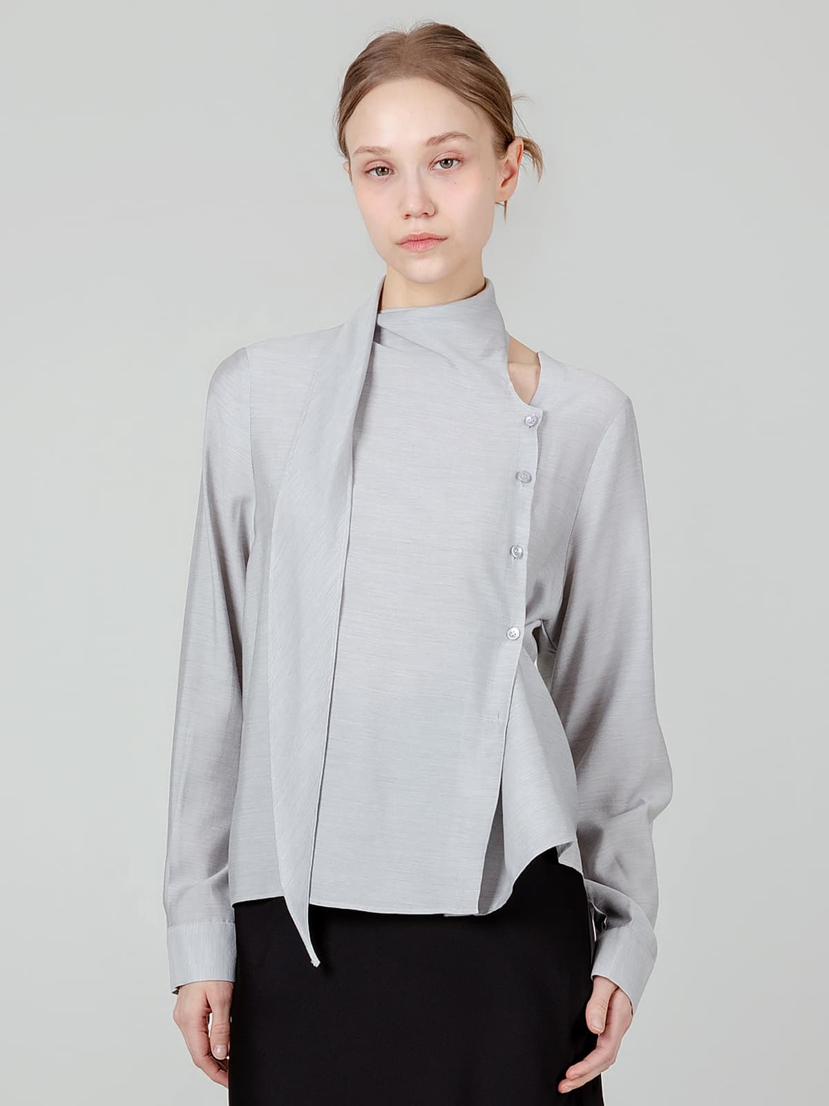 라인 타이 블라우스