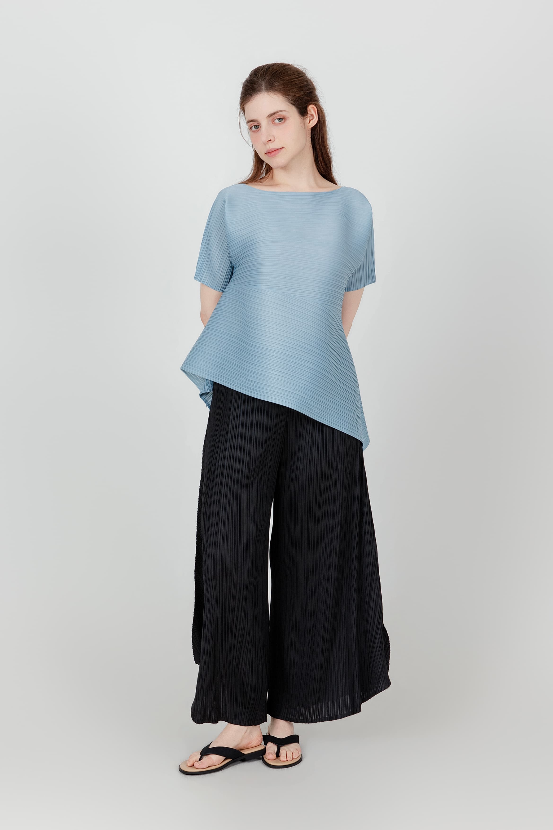 사선 언발 반팔 플리츠 블라우스