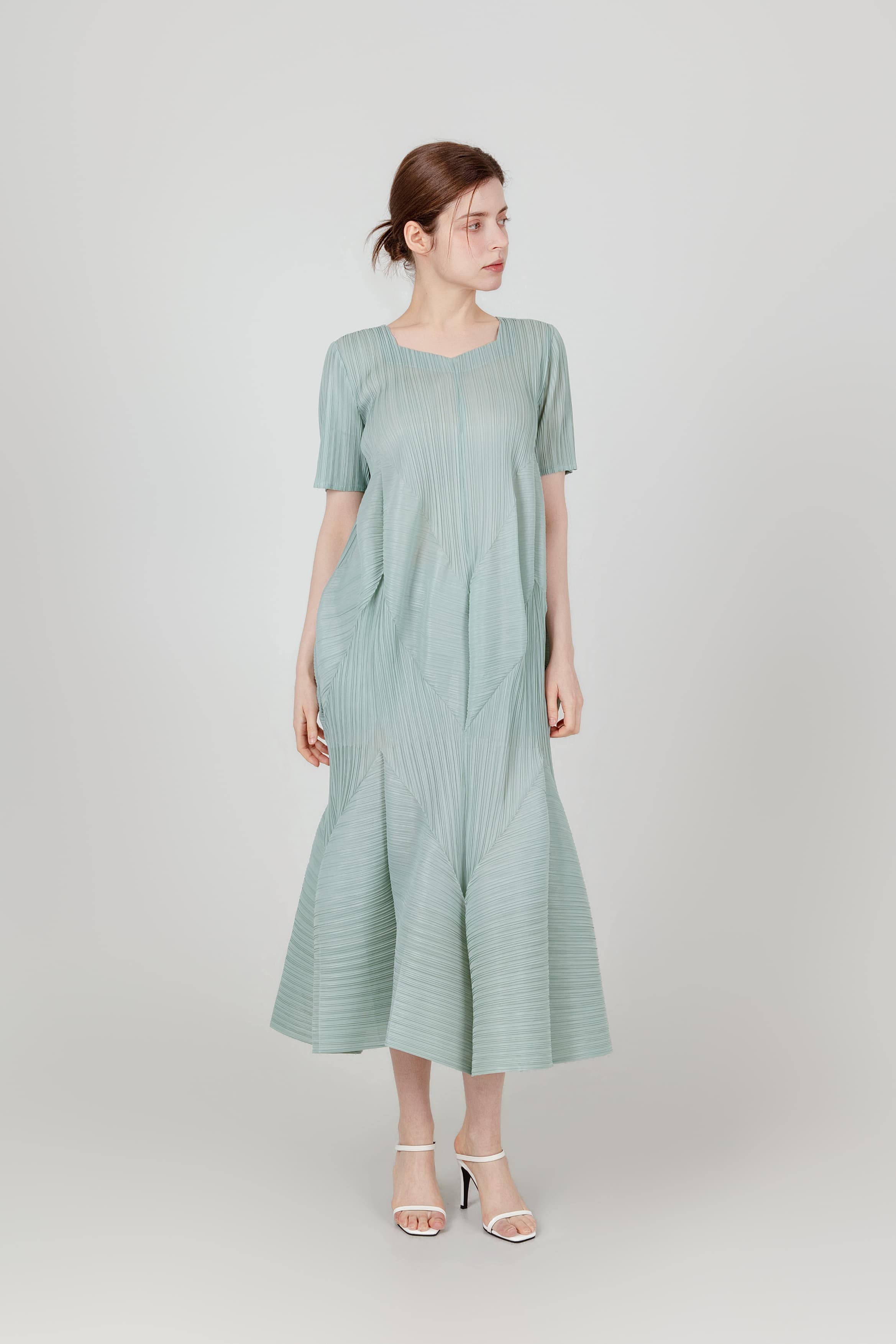 이펙트 리프 플리츠 원피스